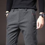 Pantalones elegantes de corte ajustado