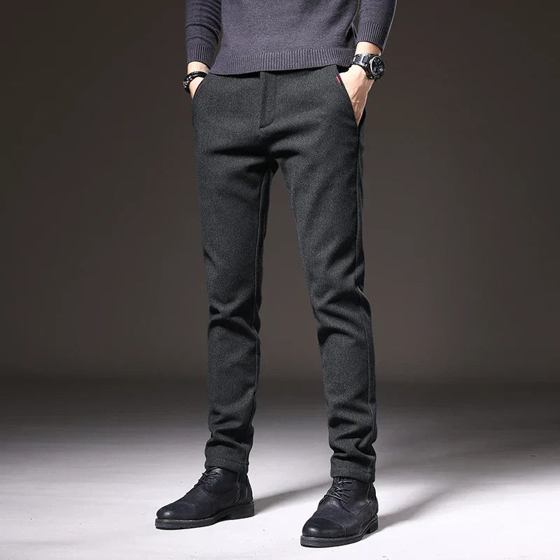Pantalones elegantes de corte ajustado